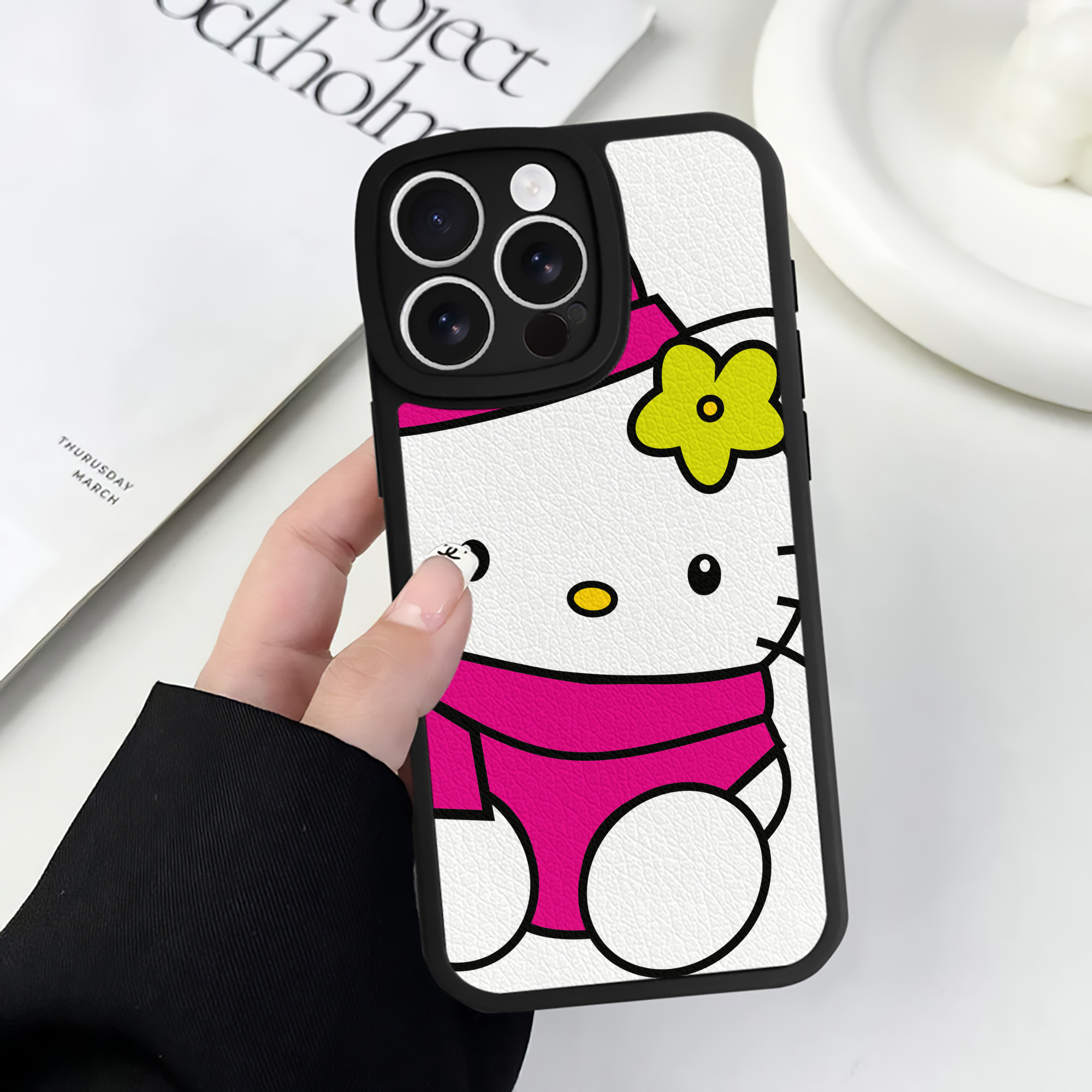 （画像用） Hello Kitty ハローキティ 【iPhone 16シリーズ対応】シリコンスマホケース（レザー調） 材質：シリコン